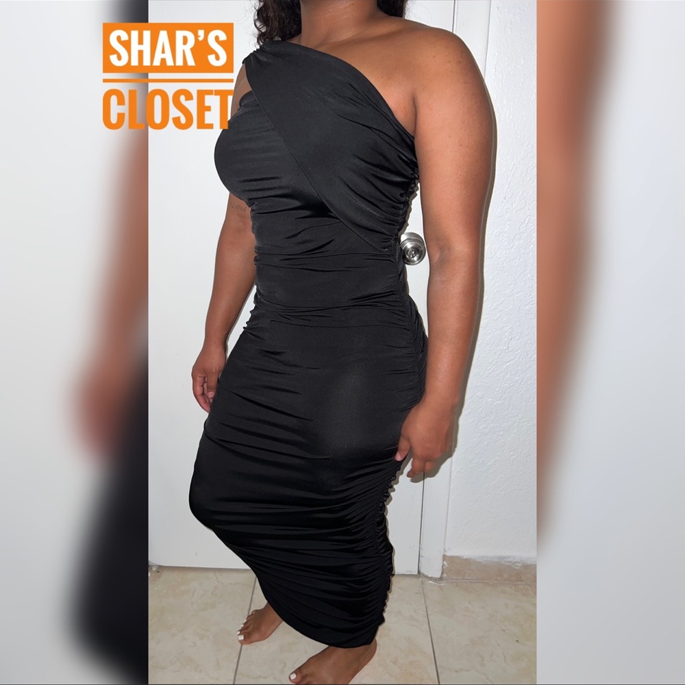 Fashion Nova | Tessa Ruched Midi Dress | Large | Black